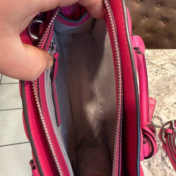 Michael Kors Sheila Satchel with Matching Cardholder - Picture 6 of 6